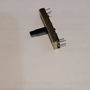 POTENCJOMETR FSV303GNP-A10K-15C = SK3041G-A10K-D1